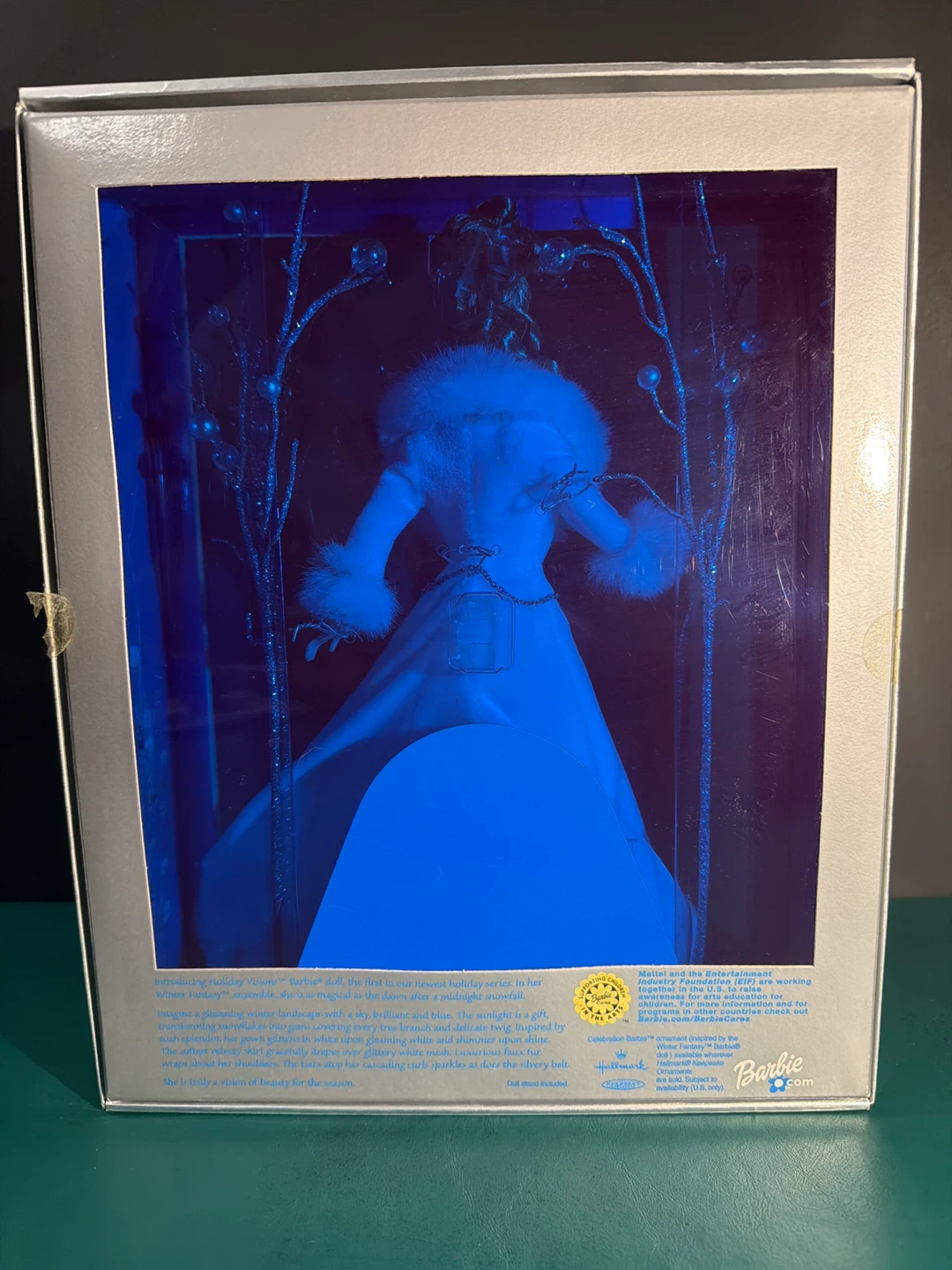 Holiday Visions Barbie Winter Fantasy 2003 Special Edition - photo 4
