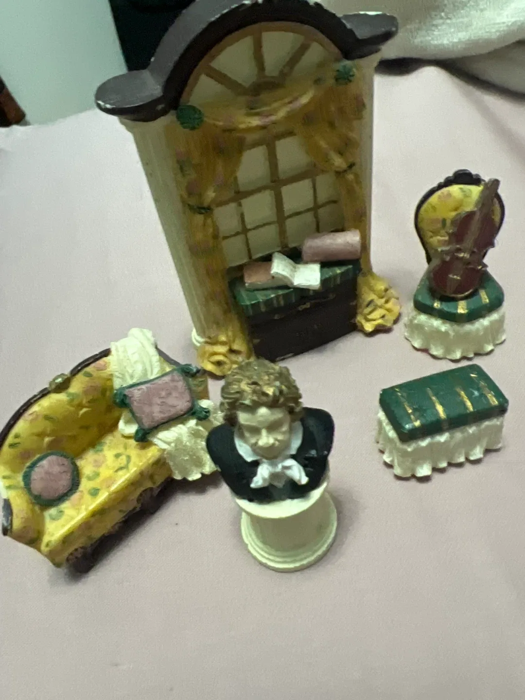 Miniature Dollhouse Furniture Set image indicator(2)