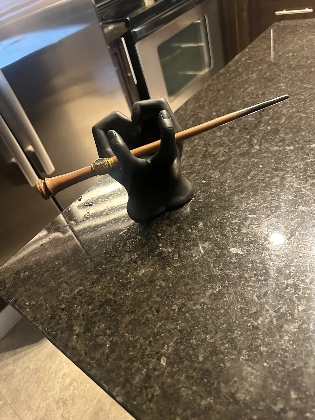 Harry Potter Wand with Display Stand image indicator(3)