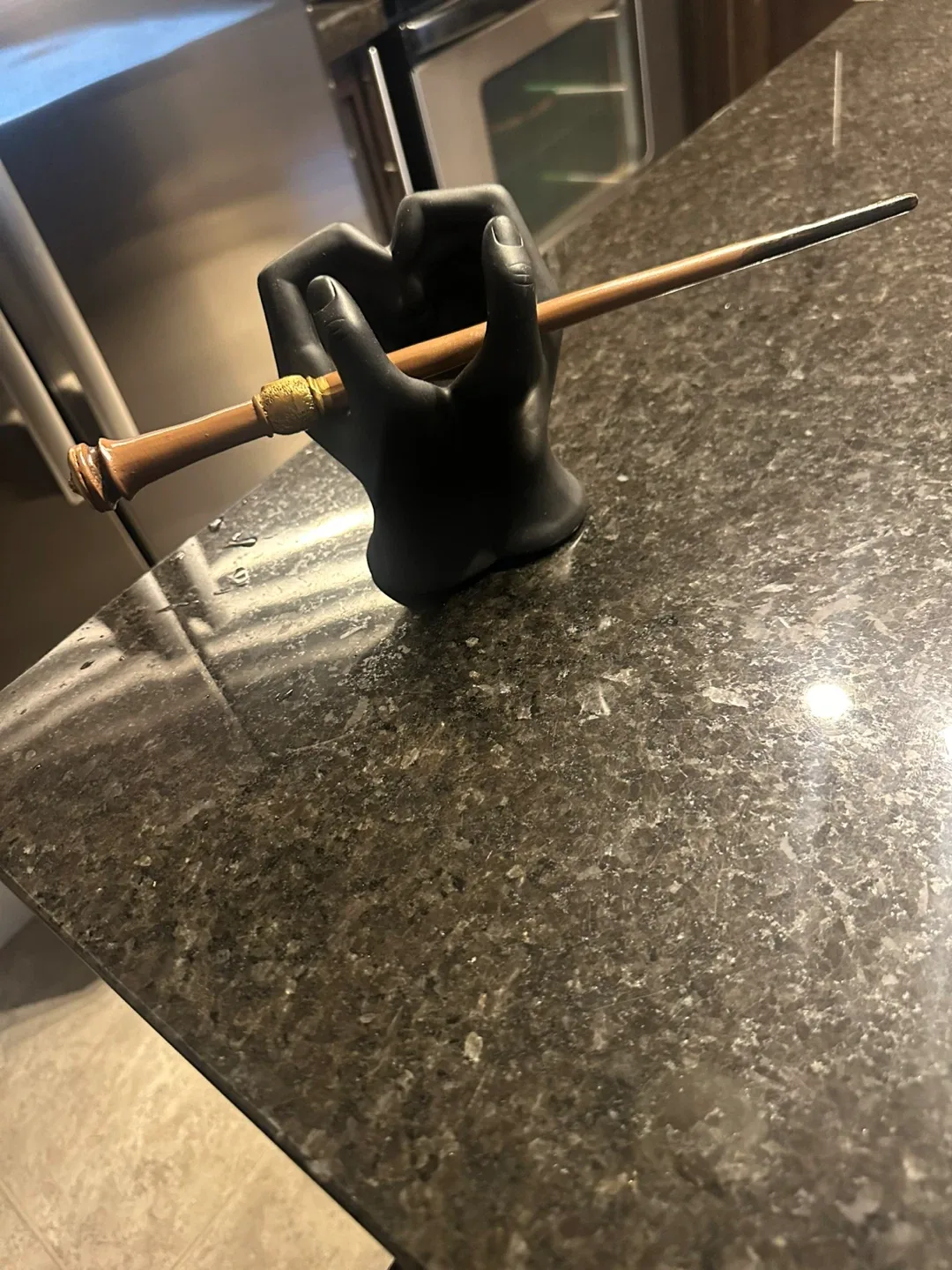 Harry Potter Wand with Display Stand image indicator(4)