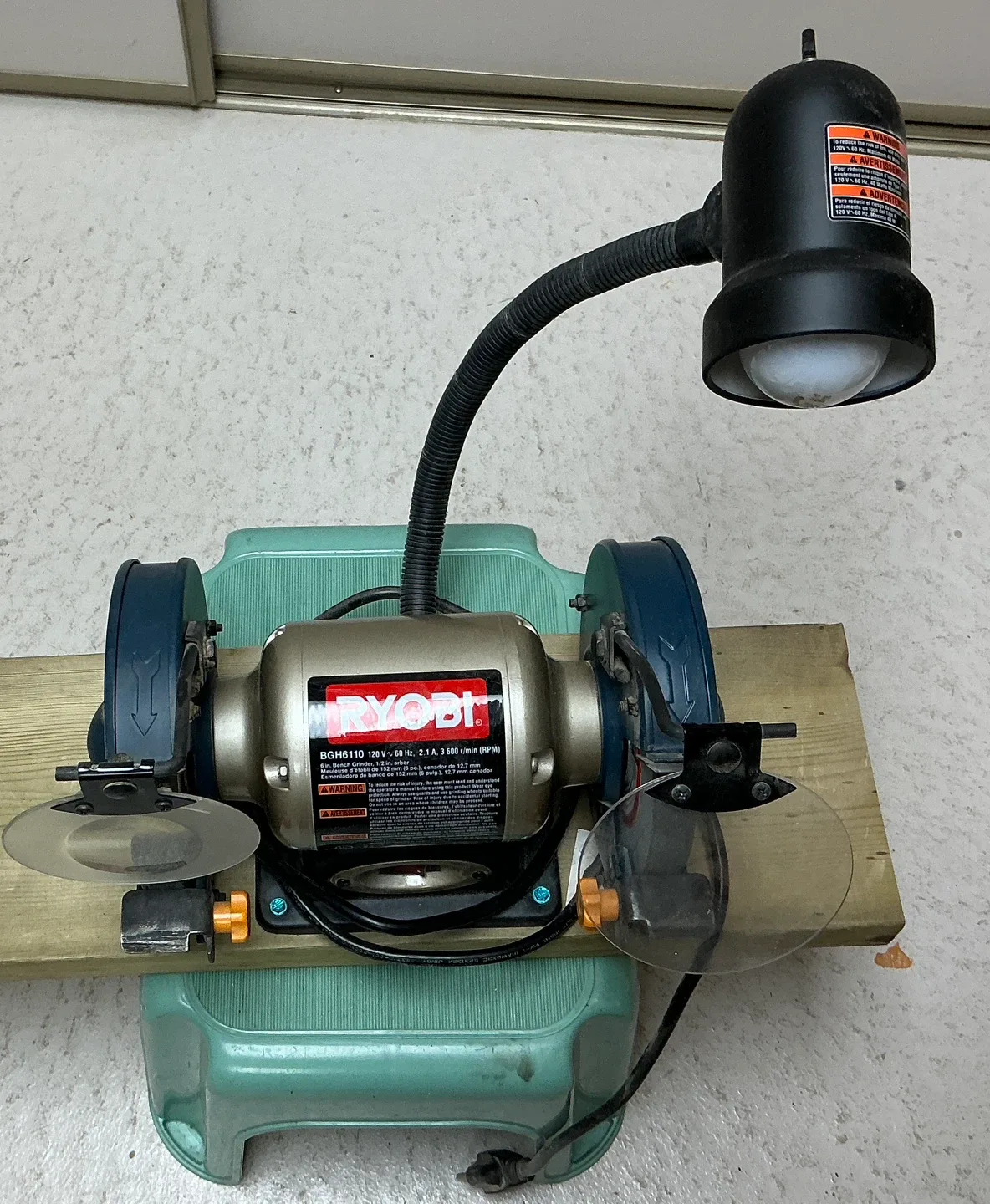 Ryobi Bench Grinder with Flexible Lamp image indicator(2)