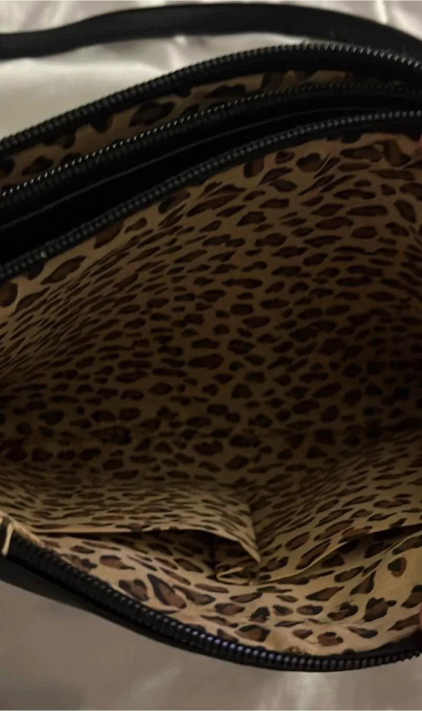 Black purse image indicator(2)