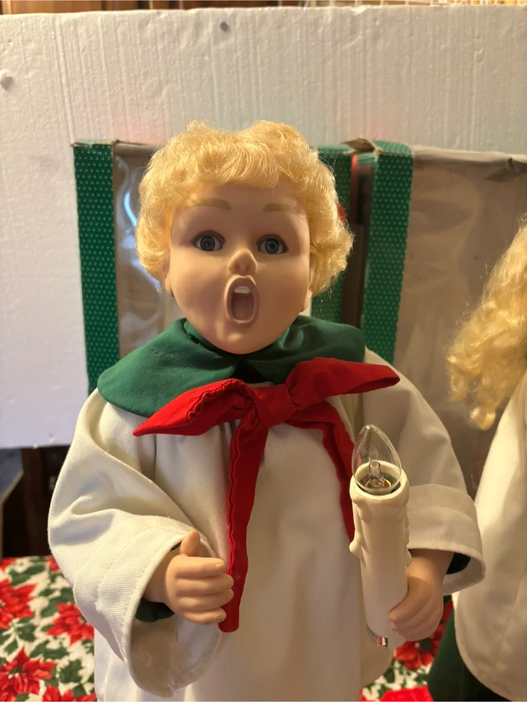 Animated Holiday Caroler Figure image indicator(5)