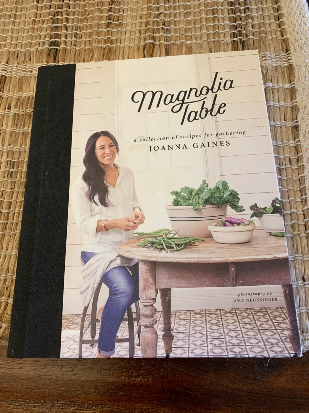 Magnolia Table by Joanna Gaines thumbnail