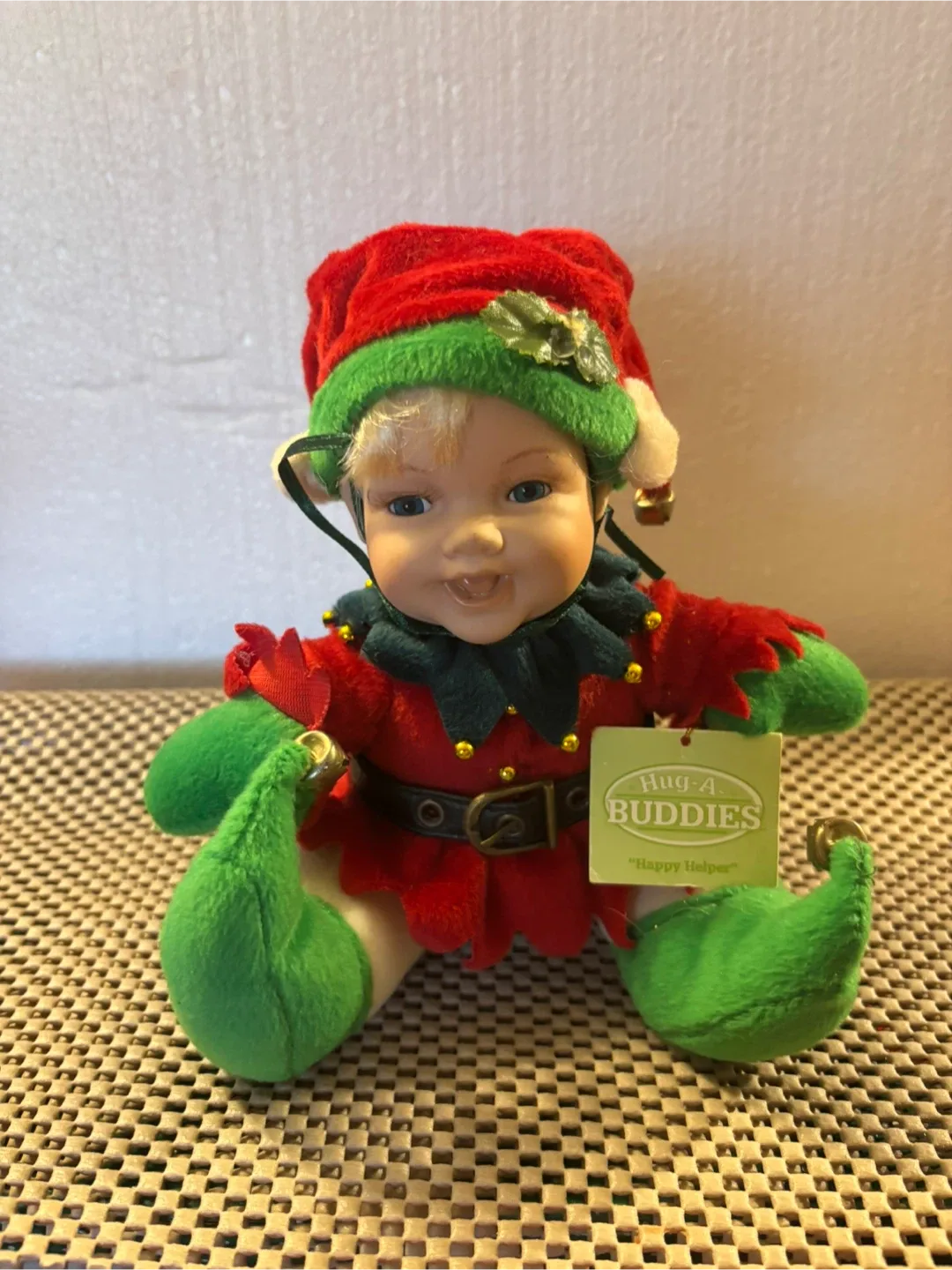Animated Holiday Caroler Figure image indicator(2)