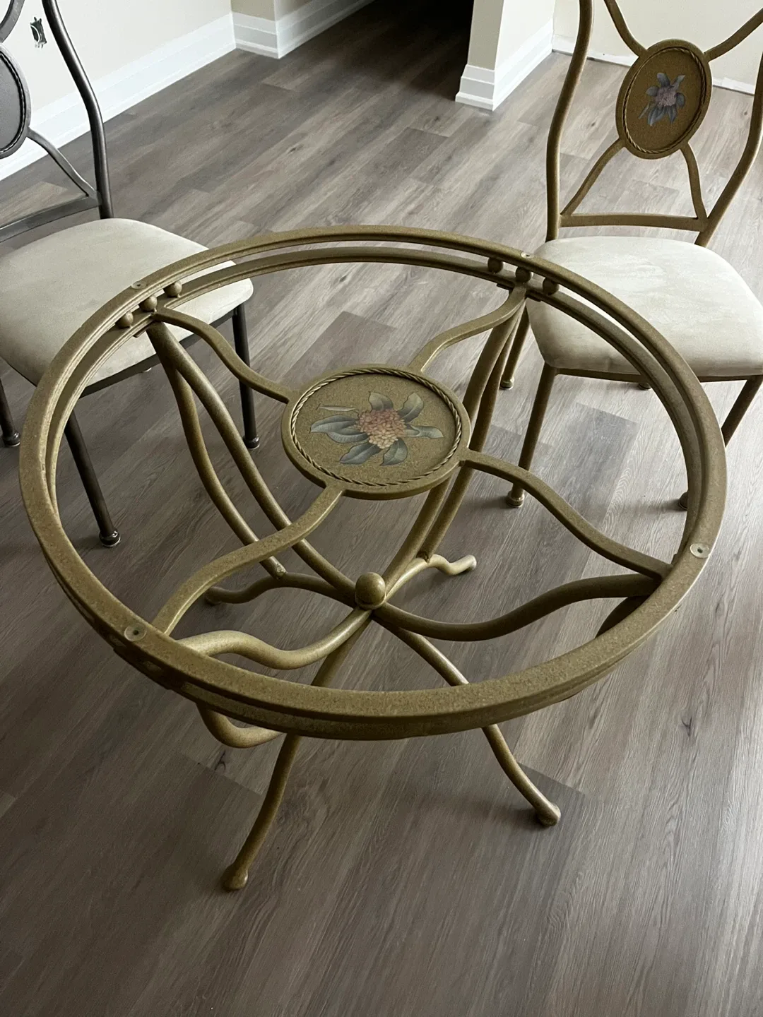 Need it to go ASAP: Dining table & chairs FOR SALE image indicator(2)