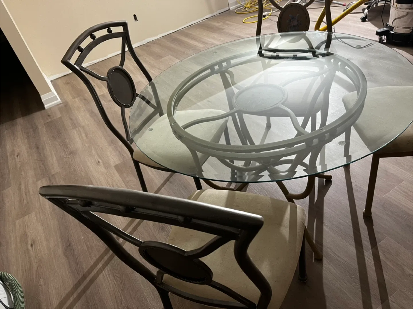 Need it to go ASAP: Dining table & chairs FOR SALE image indicator(4)