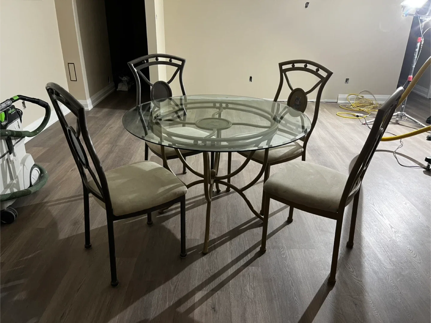 Need it to go ASAP: Dining table & chairs FOR SALE image indicator(5)