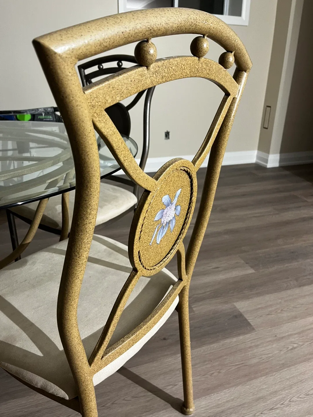 Need it to go ASAP: Dining table & chairs FOR SALE image indicator(8)