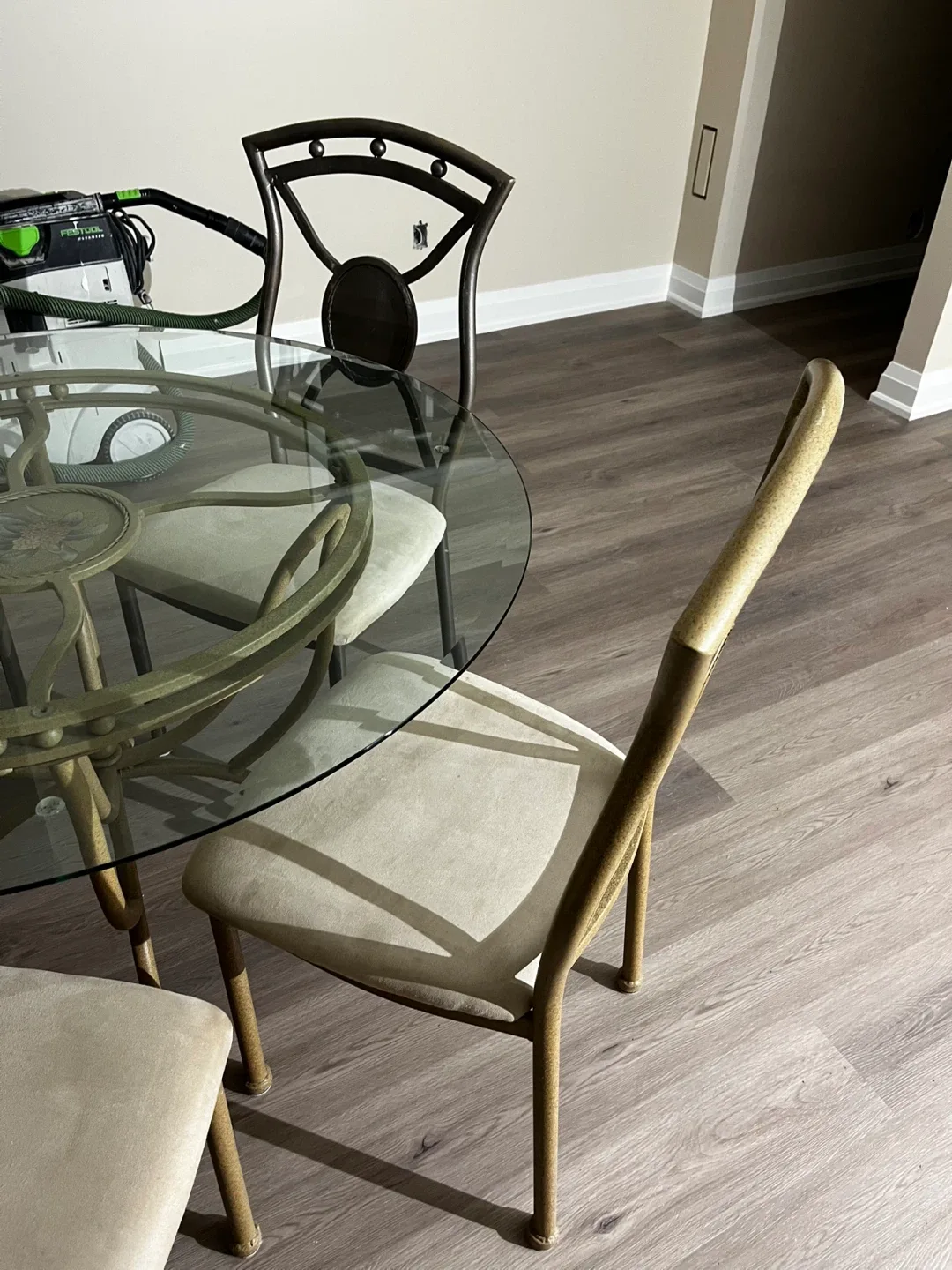 Need it to go ASAP: Dining table & chairs FOR SALE image indicator(6)