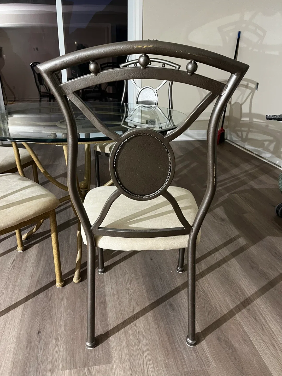 Need it to go ASAP: Dining table & chairs FOR SALE image indicator(9)