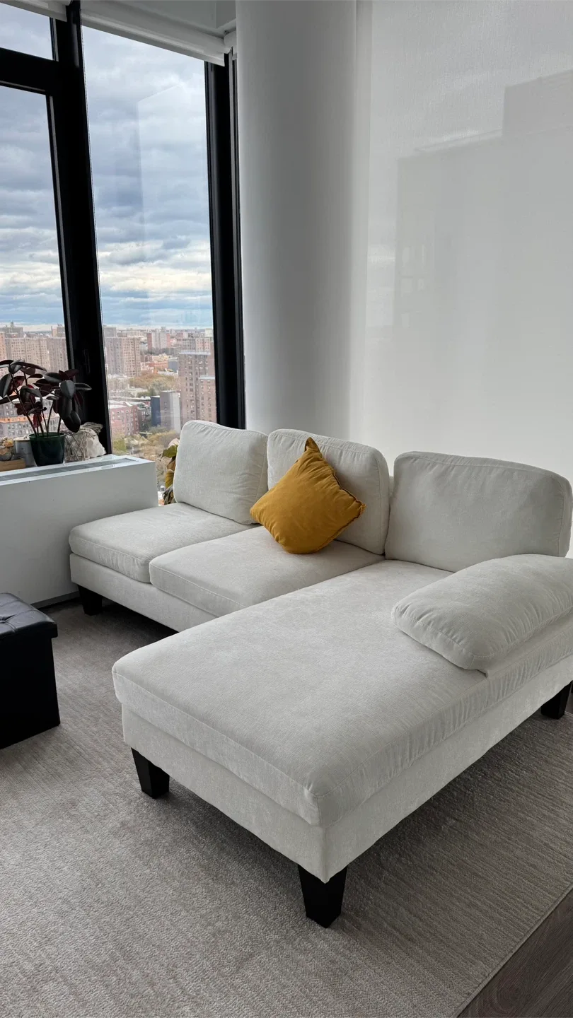 White Sectional Sofa with Chaise Lounge image indicator(3)