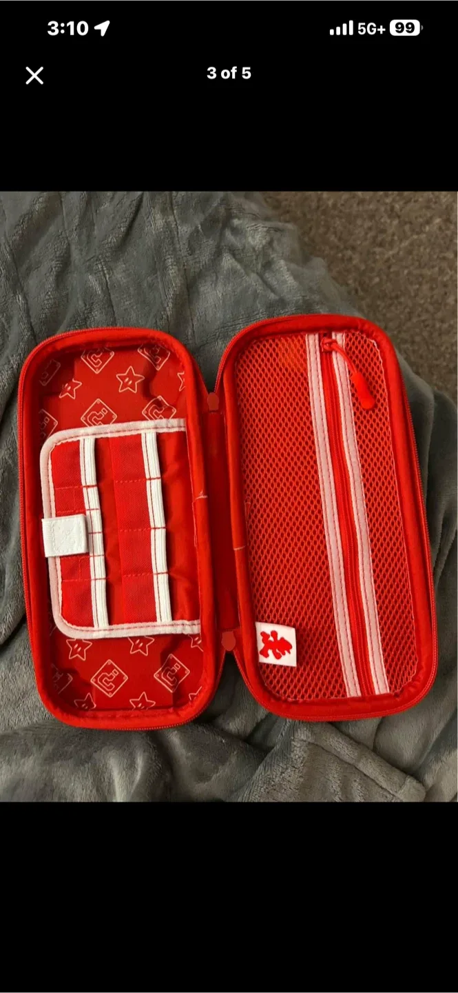 2 Nintendo Switch Carrying Cases image indicator(3)