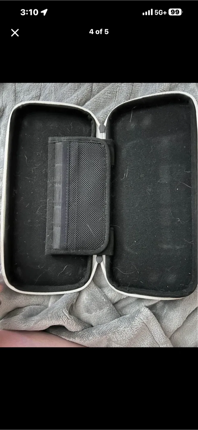 2 Nintendo Switch Carrying Cases image indicator(4)