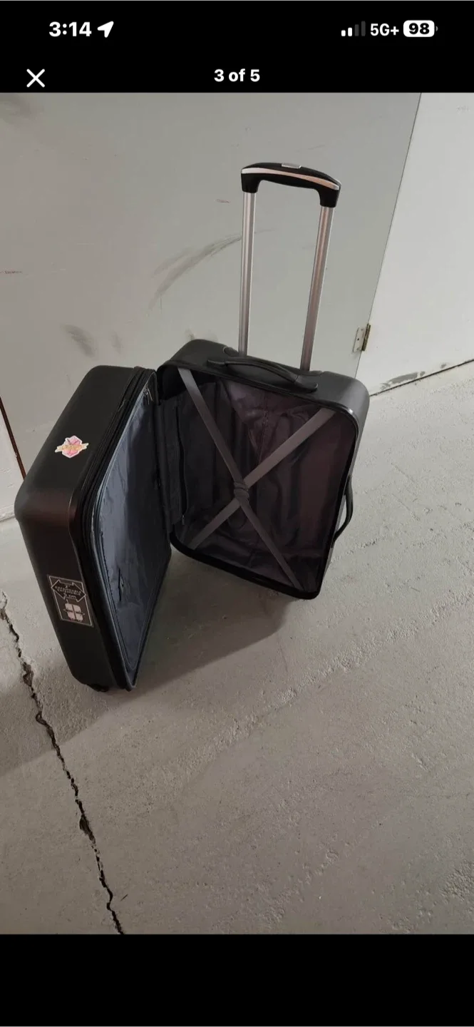 Roots Black Carry-On Suitcase image indicator(3)