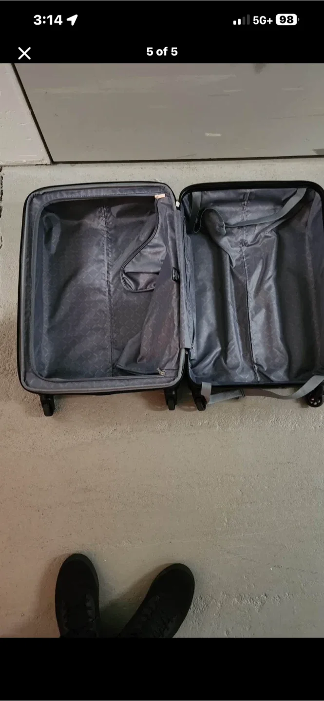 Roots Black Carry-On Suitcase image indicator(5)