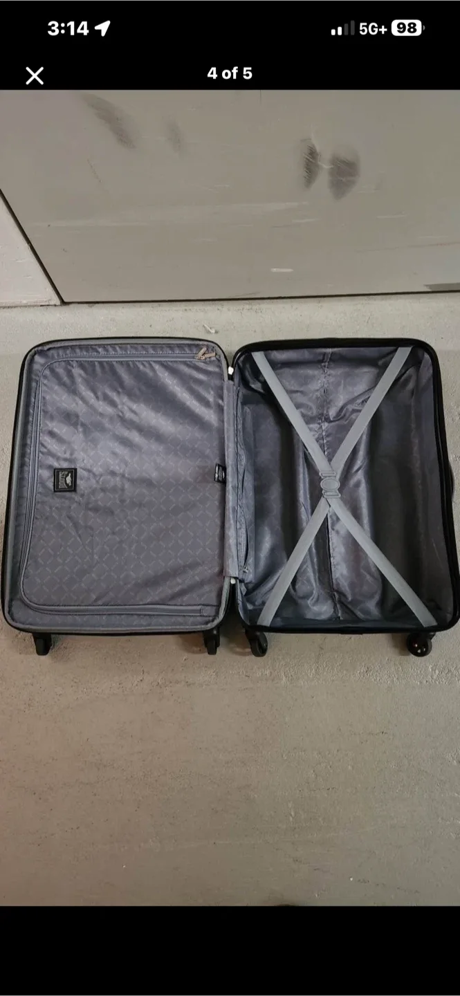 Roots Black Carry-On Suitcase image indicator(4)