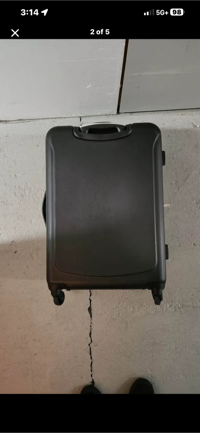 Roots Black Carry-On Suitcase image indicator(2)
