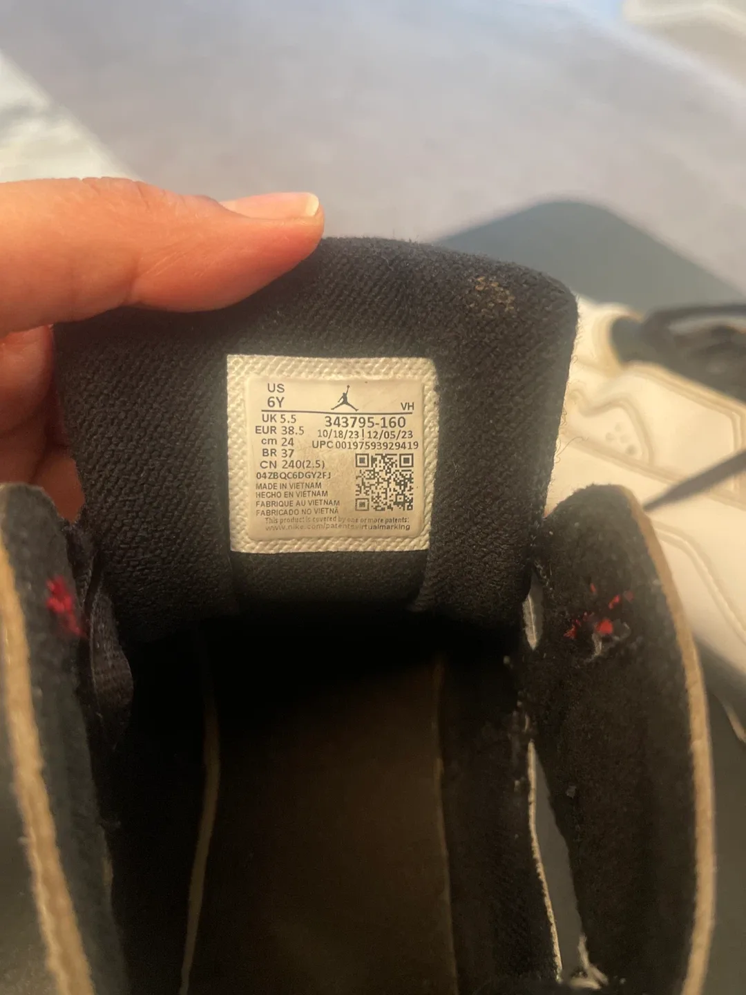 Air Jordan True Flight Size 6Y image indicator(2)