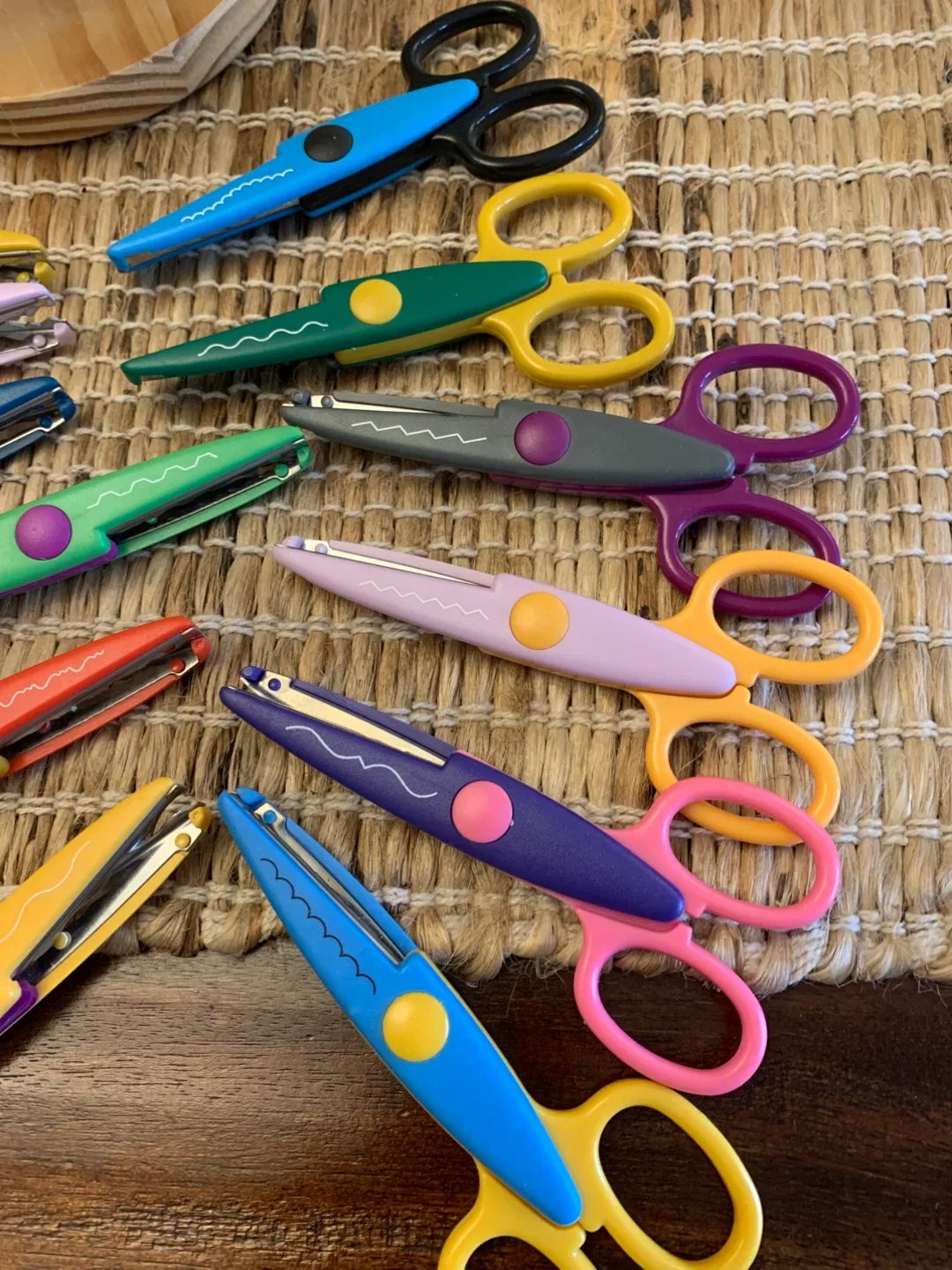 Craft Scissors - Decorative Edge image indicator(4)