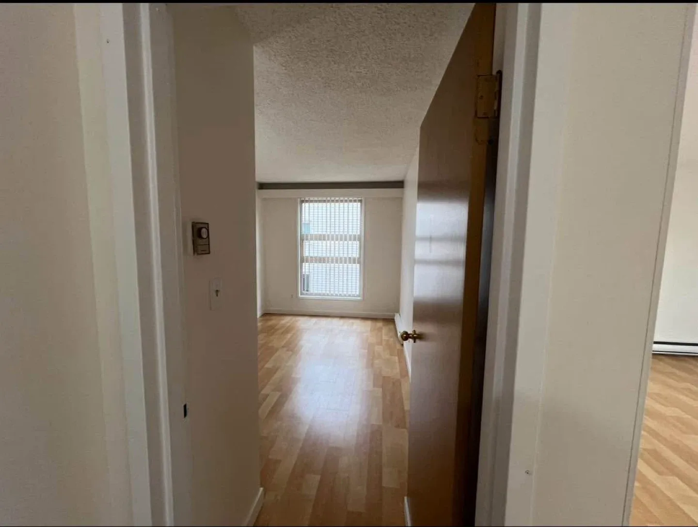 2 Beds 1 Bath - Apartment image indicator(5)