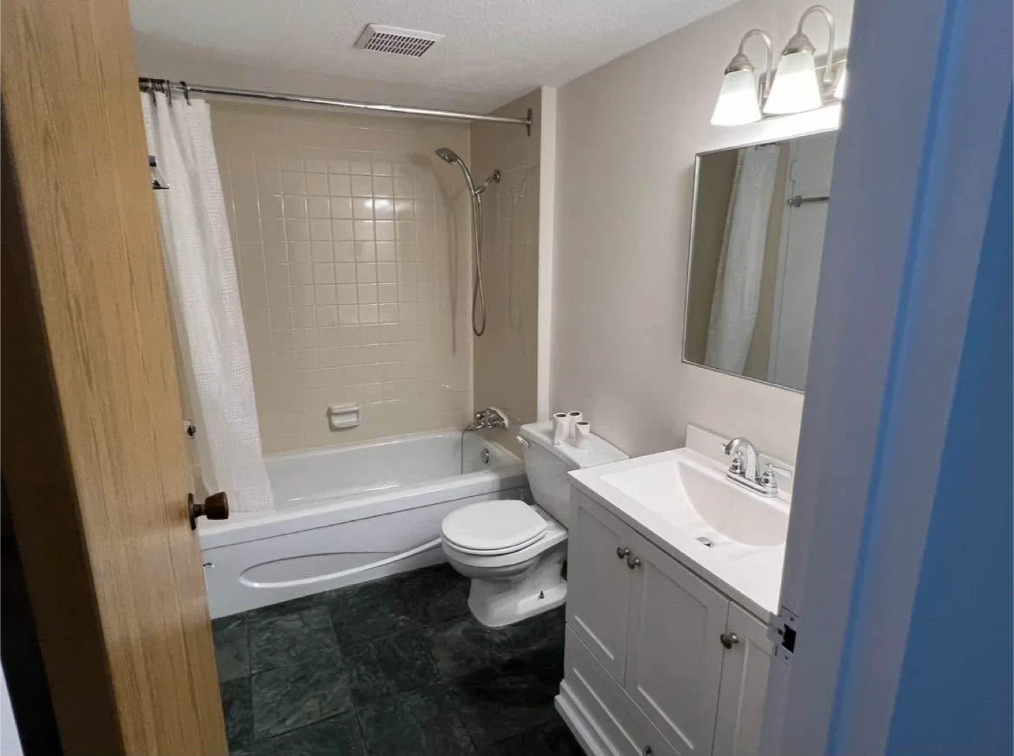 2 Beds 1 Bath - Apartment image indicator(10)