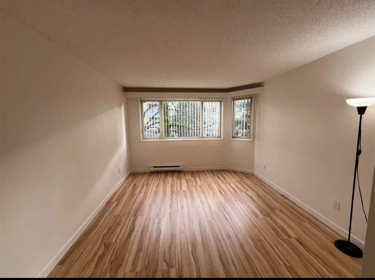 2 Beds 1 Bath - Apartment image indicator(9)