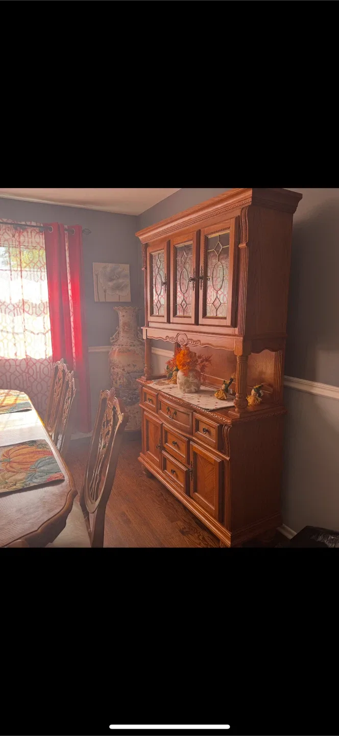 Dining Room Set - Table & Chairs image indicator(8)