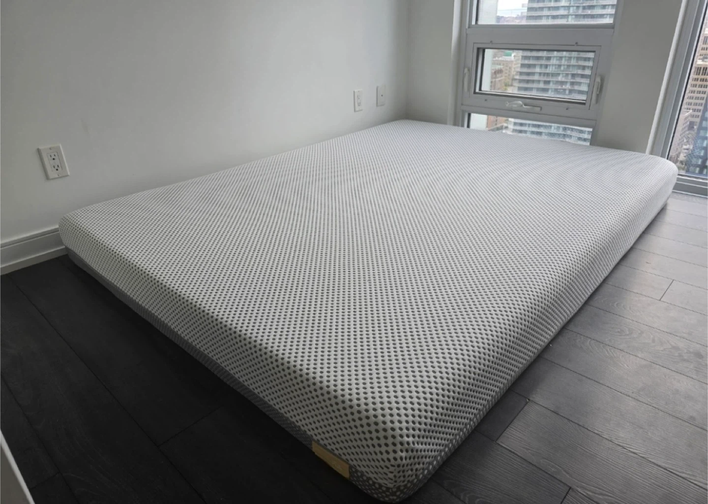 Wellpur Memory foam Mattress Queen + bed frame (for free)