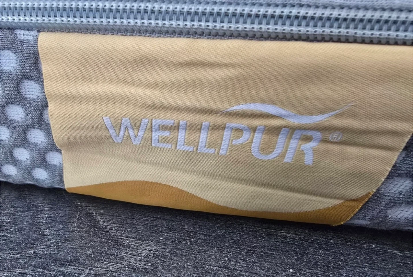 Wellpur Memory foam Mattress Queen + bed frame (for free) - photo 3