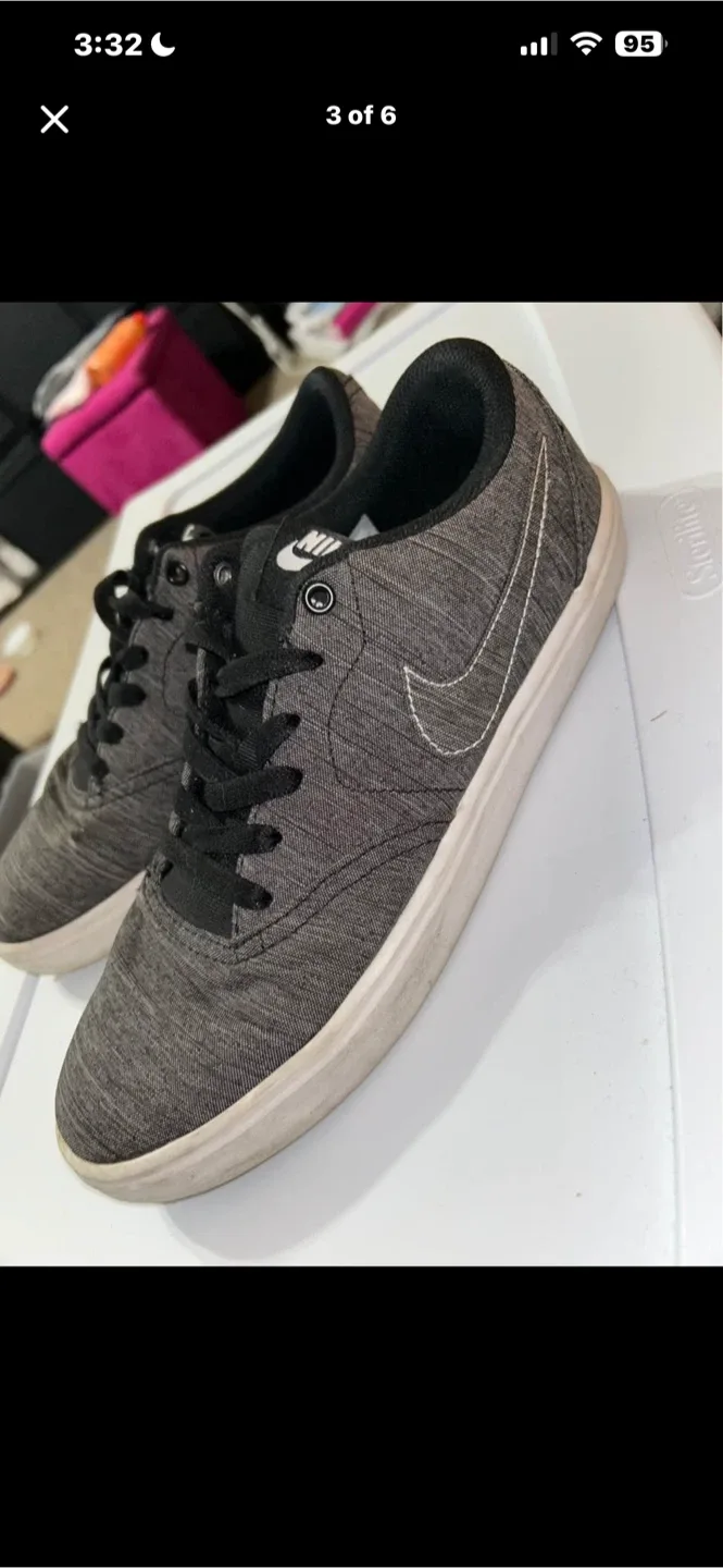 Nike SB Check Skate Shoes - US 8.5 image indicator(3)