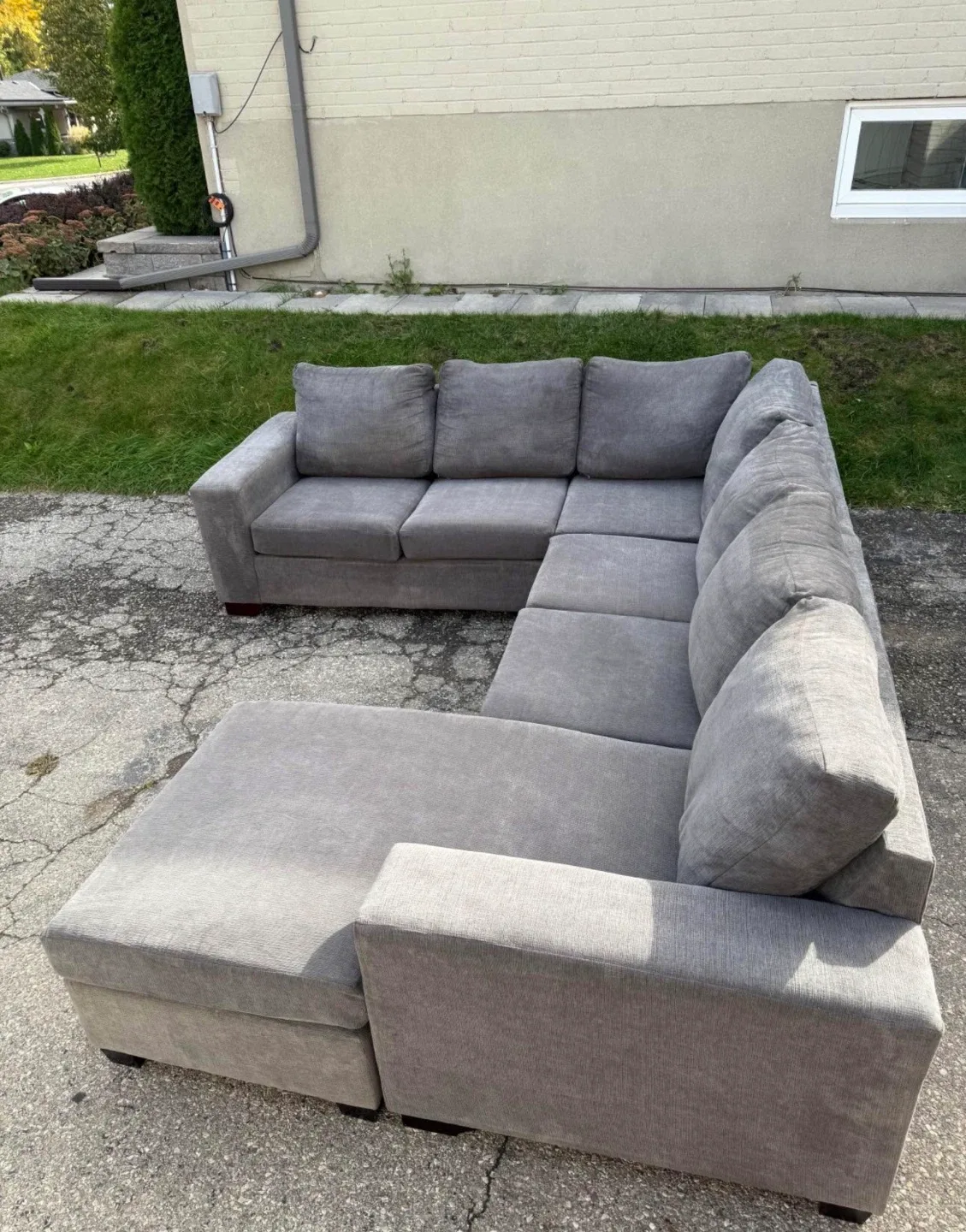 Leon's sectional in grey image indicator(3)