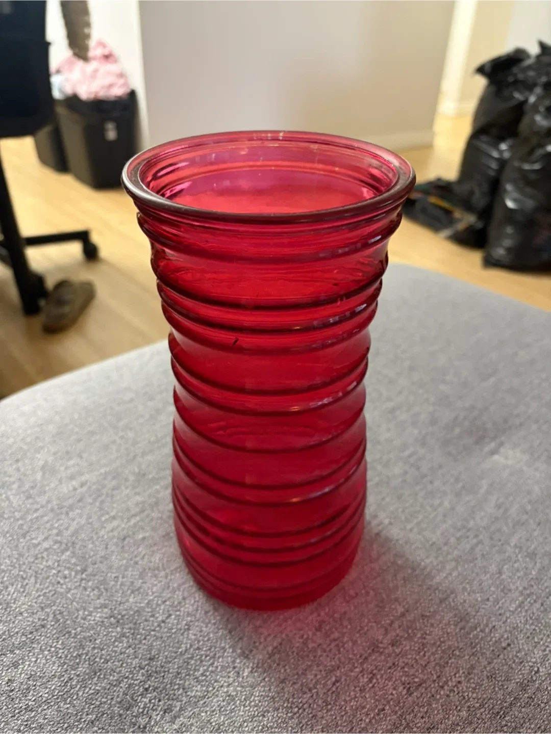 Red Ribbed Glass Vase image indicator(2)
