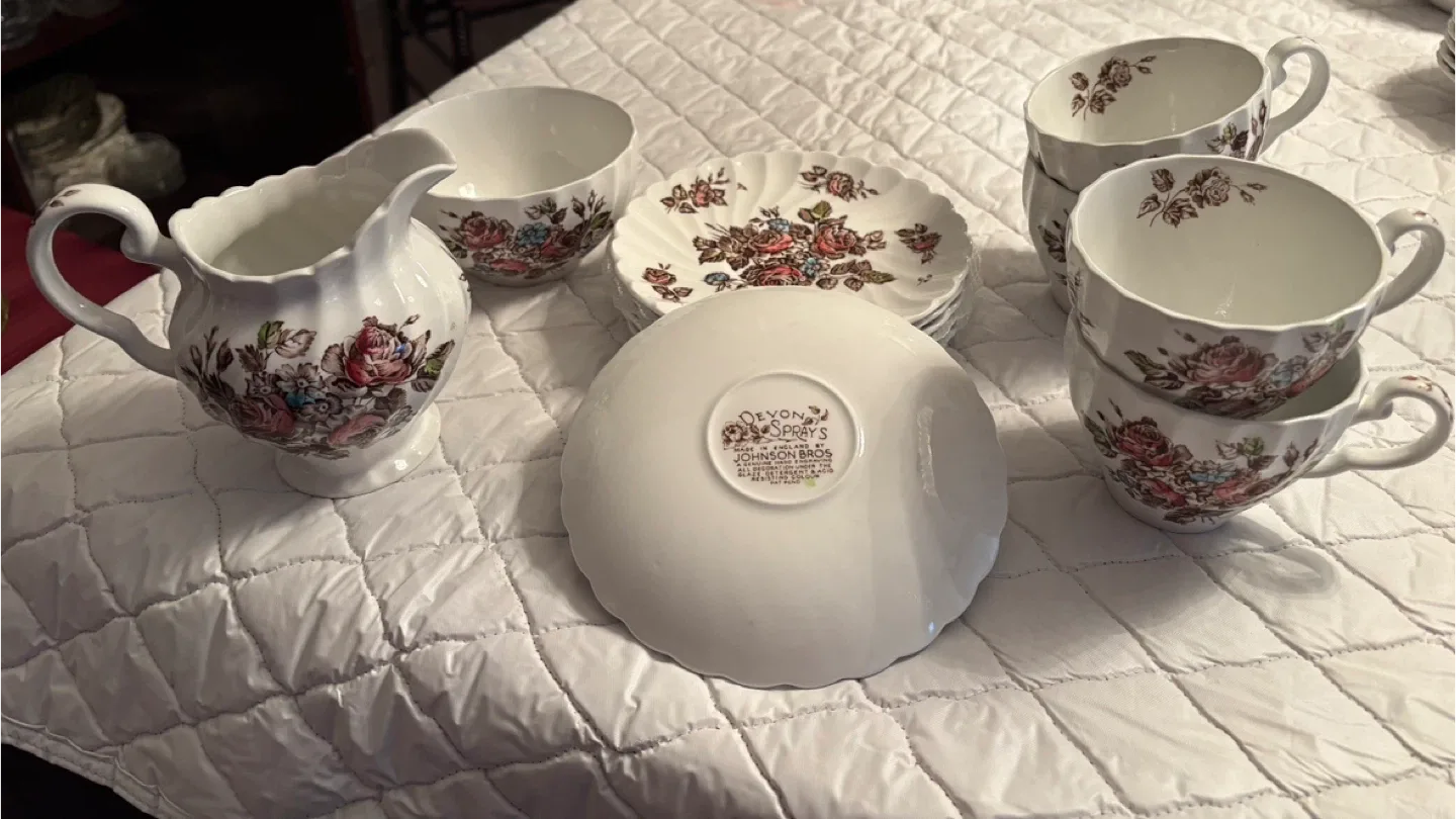 6 Piece Full Johnson Bros Fine China Dinnerware Set image indicator(5)