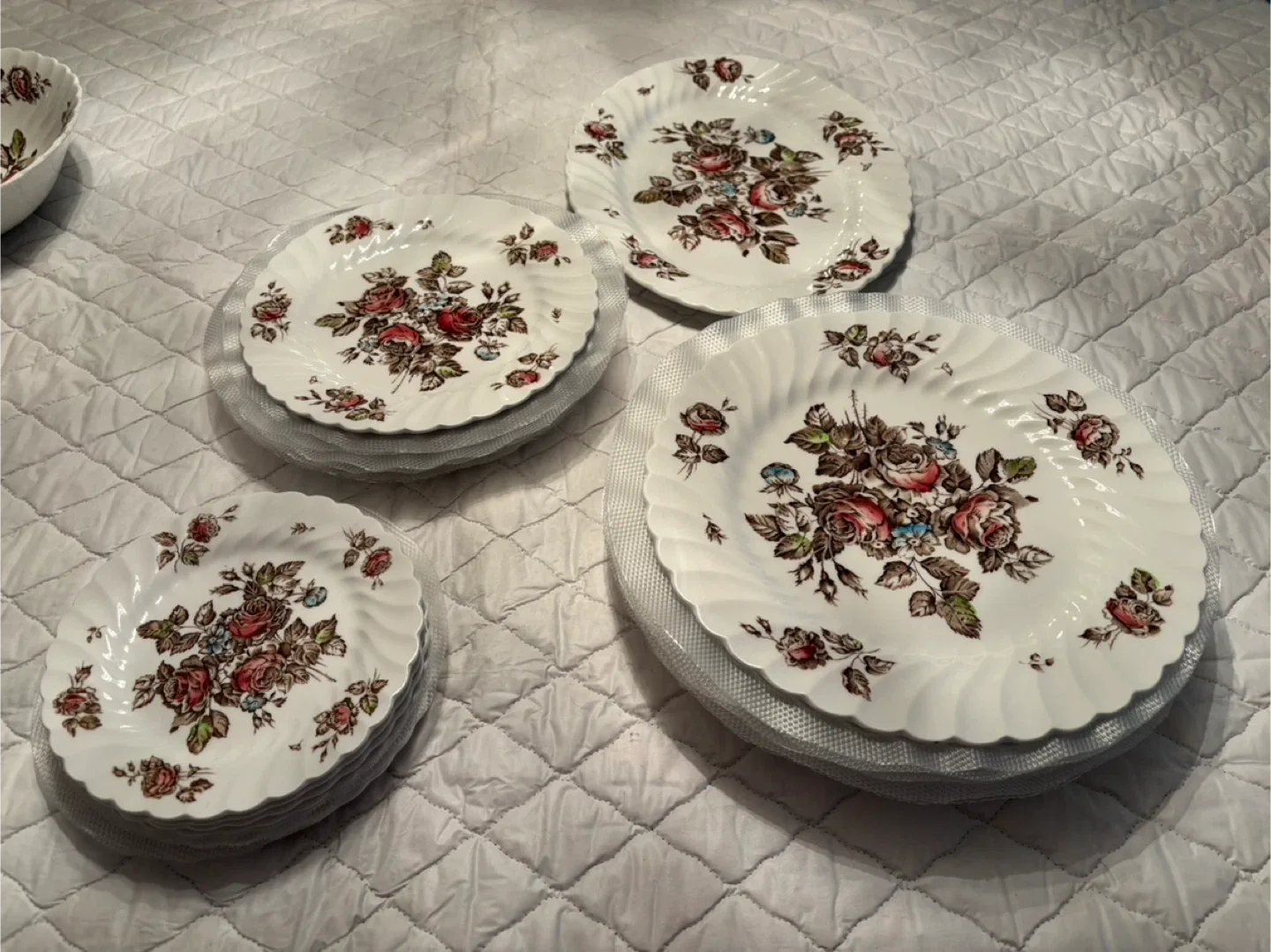 6 Piece Full Johnson Bros Fine China Dinnerware Set image indicator(2)