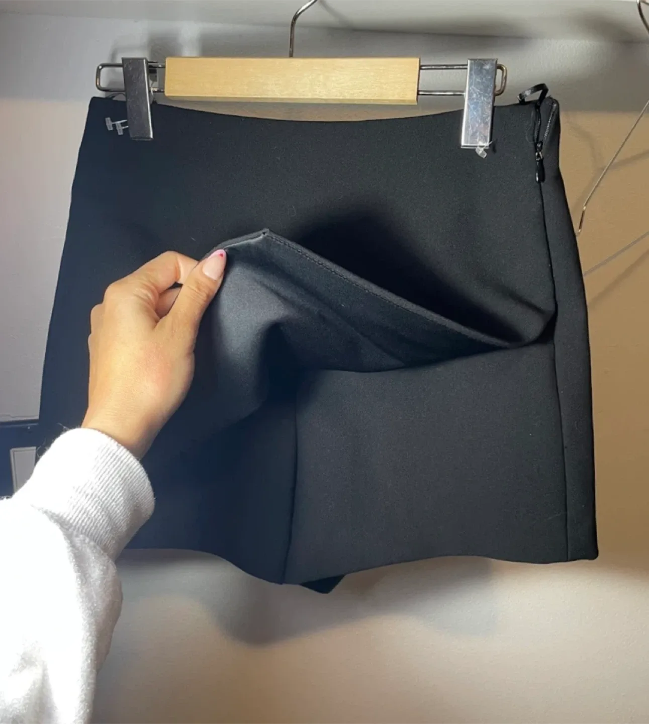 Zara Black Mini Skort, brand new, size small. 🥰 image indicator(2)