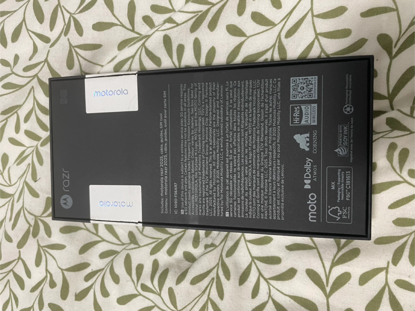 Motorola Razr 5G 2025- New! - photo 3