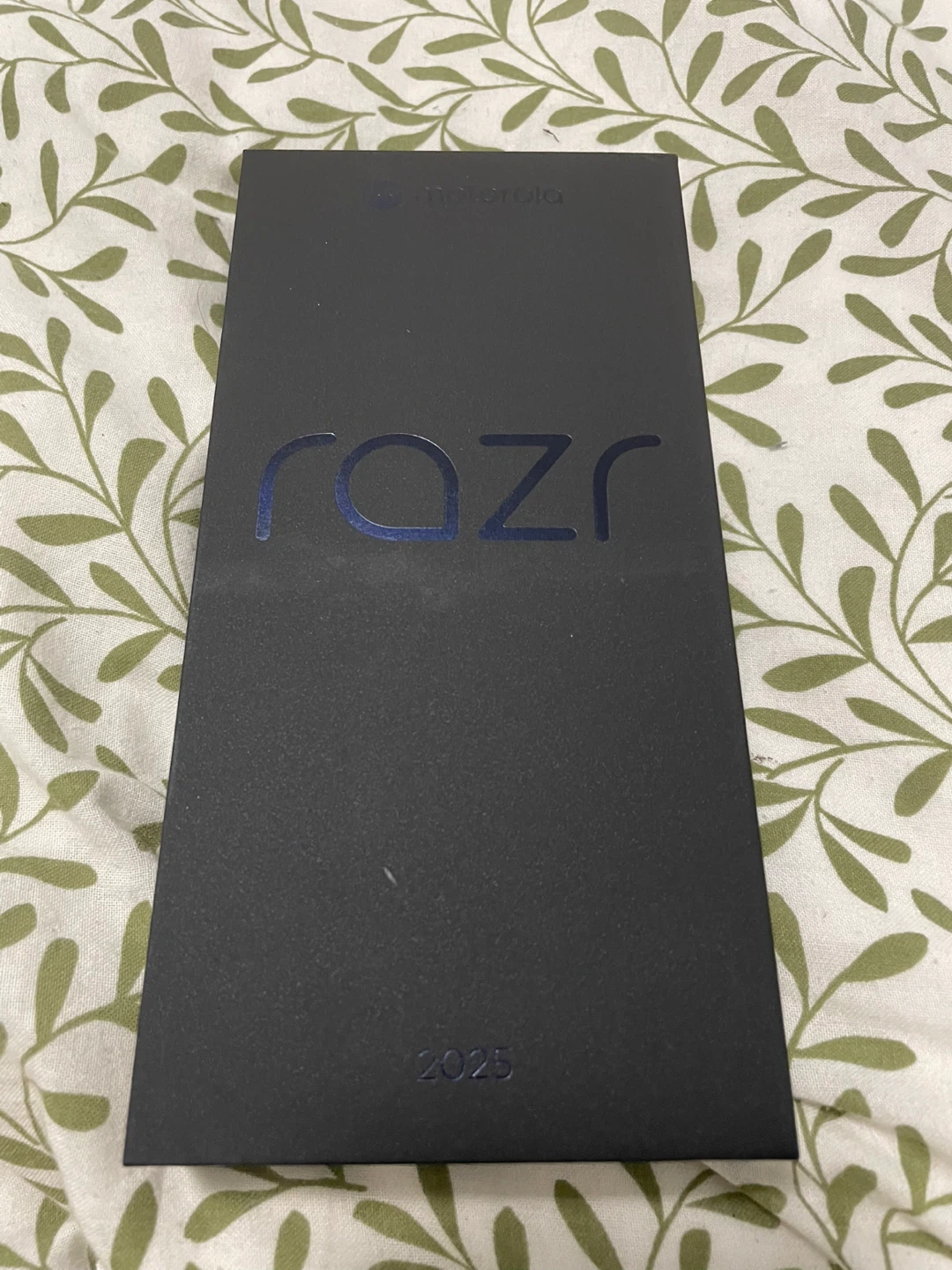 Motorola Razr 5G 2025- New! - photo 2