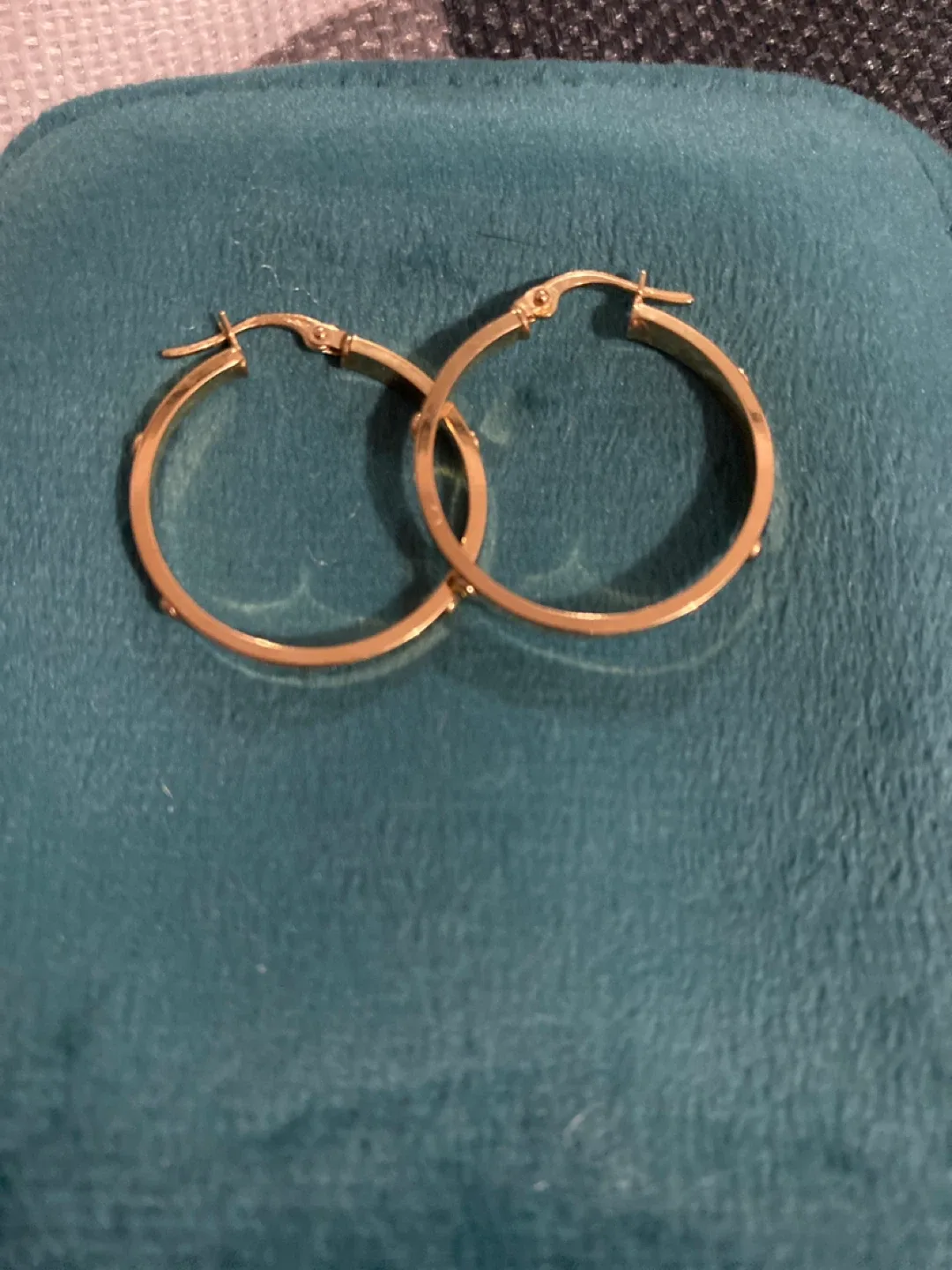 Gold Hoop Earrings image indicator(2)