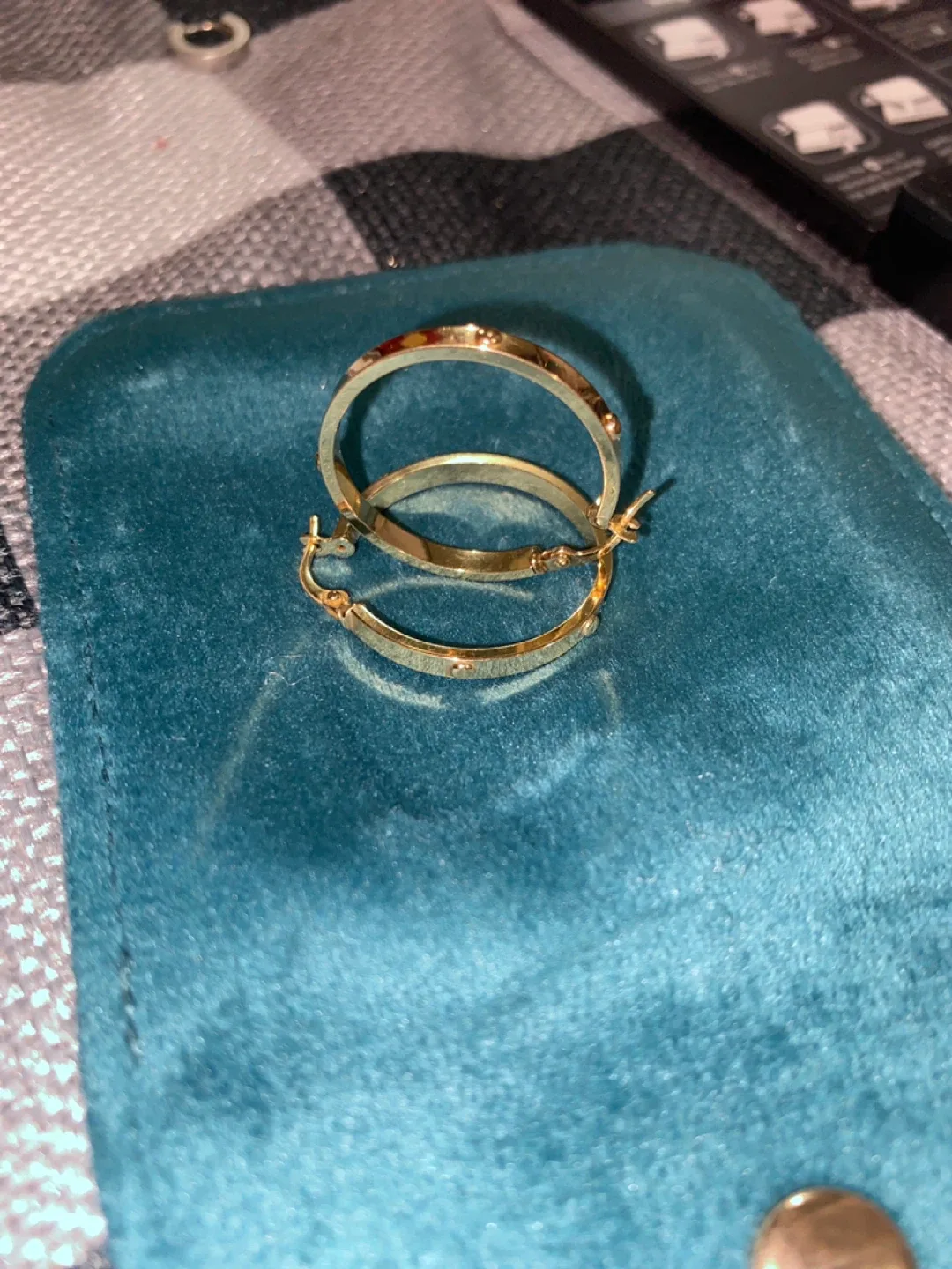 Gold Hoop Earrings image indicator(3)