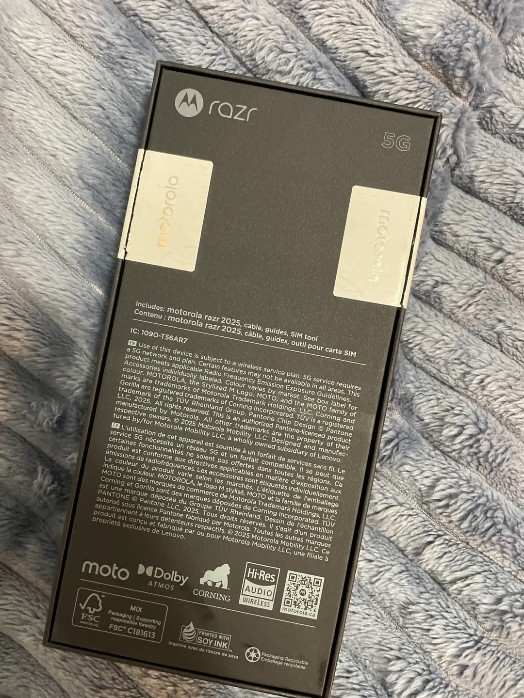 Motorola Razr 5G 2025- New! - photo 4