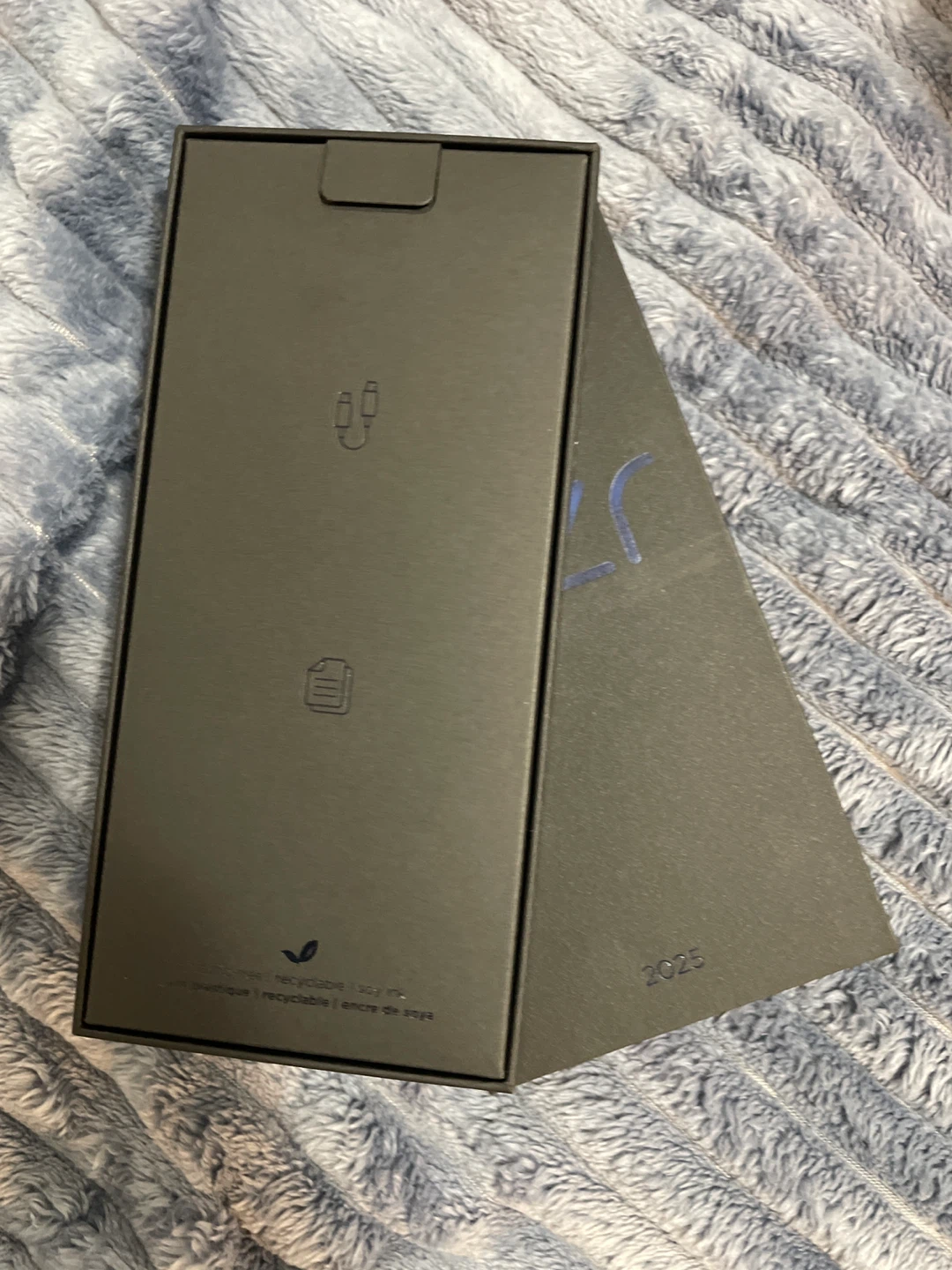 Motorola Razr 5G 2025- New! - photo 5