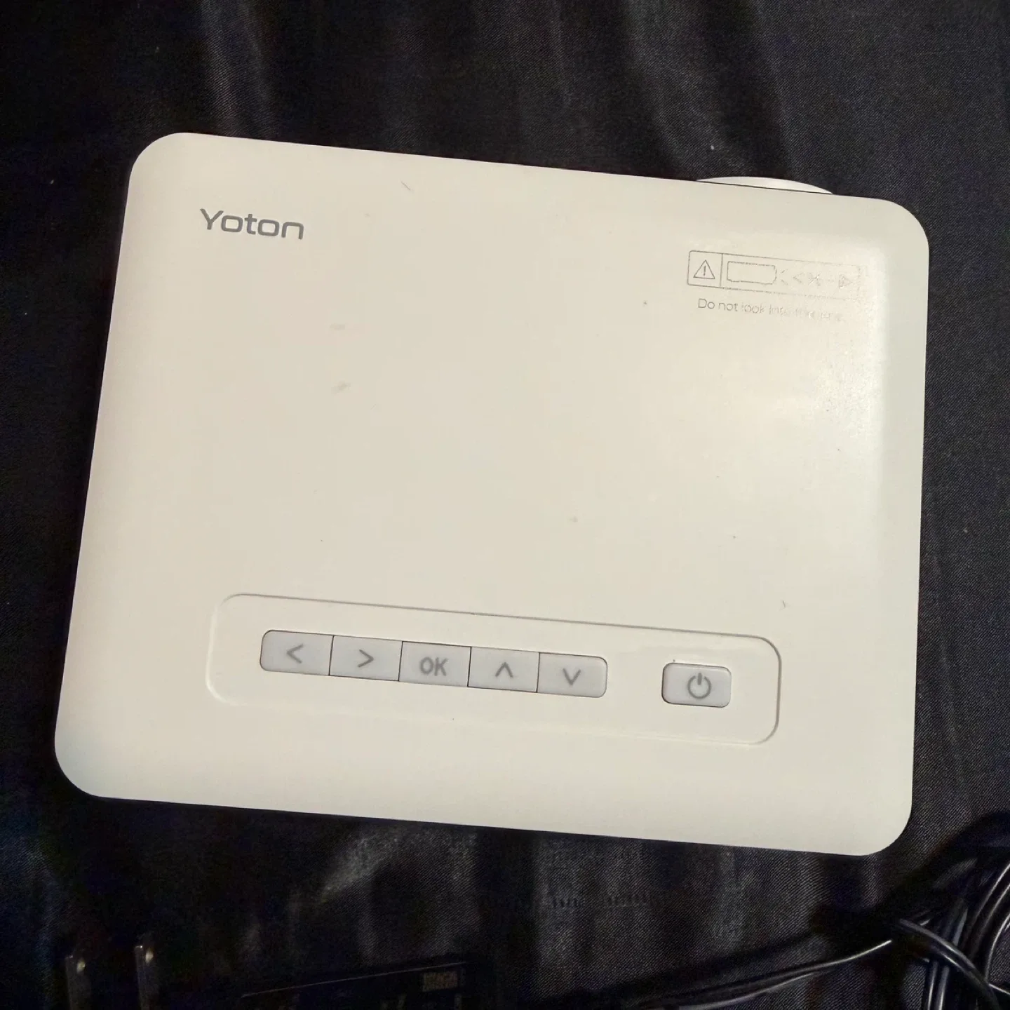 Yoton Projector + Google Chromecast Entertainment Setup image indicator(5)
