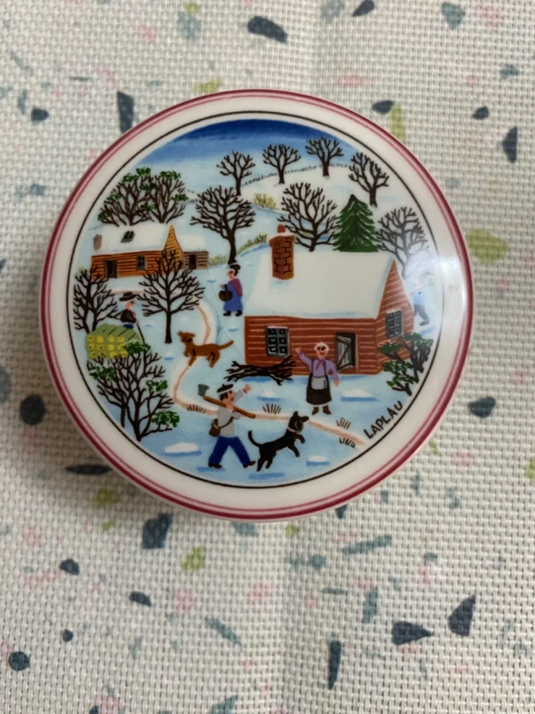Villeroy & Boch Naif Christmas Vitro-Porcelain Box image indicator(3)