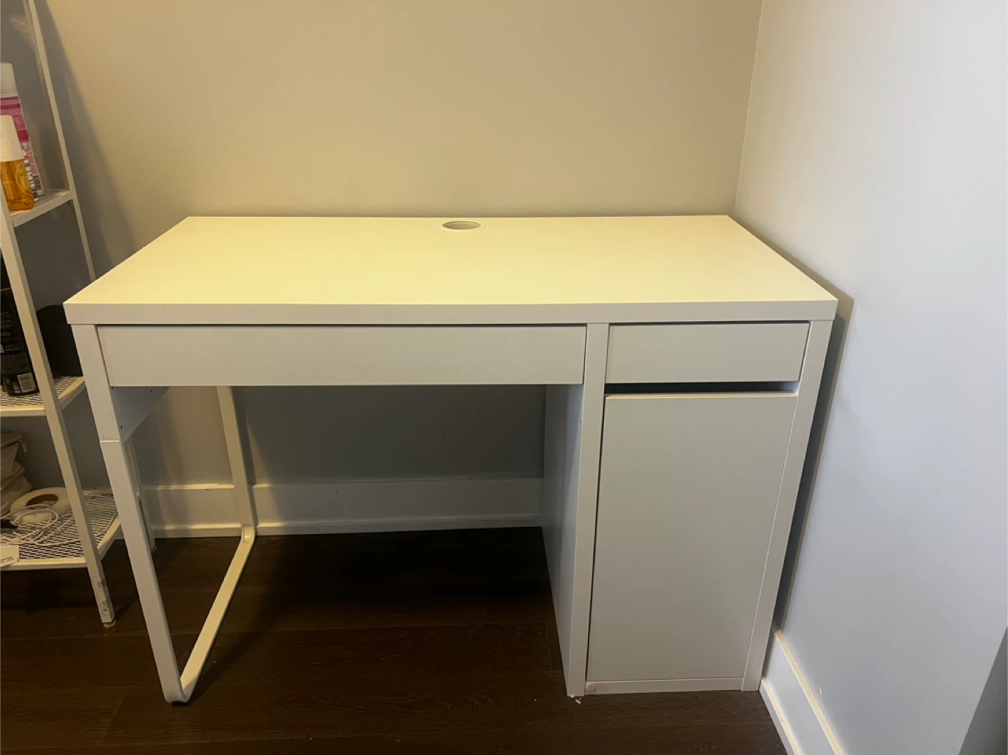 White Desk and chair - photo 2