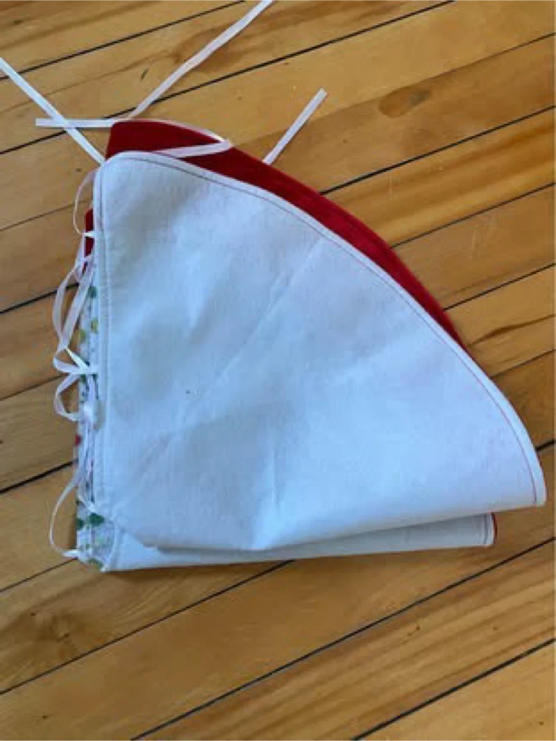 Christmas Tree Skirt - Red, Green, Gold image indicator(5)