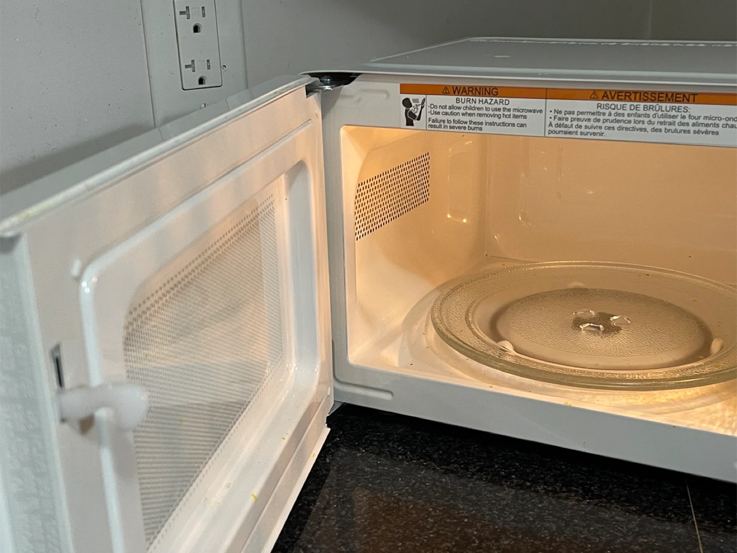 Mainstays 0.7 Cu Ft Countertop Microwave Oven - photo 3