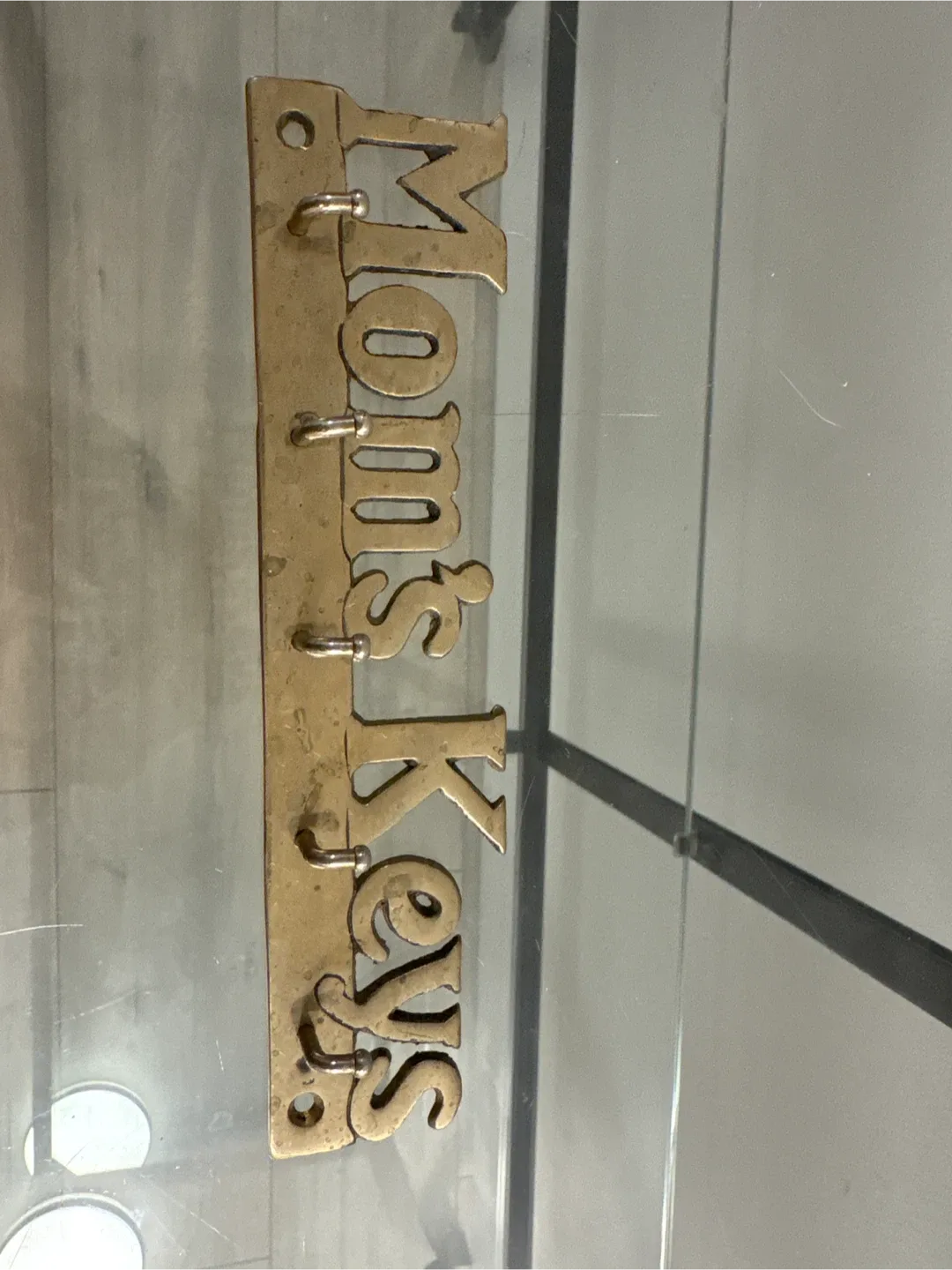 Vintage Solid Brass Mom's Keys Key Holder 7 inches image indicator(4)