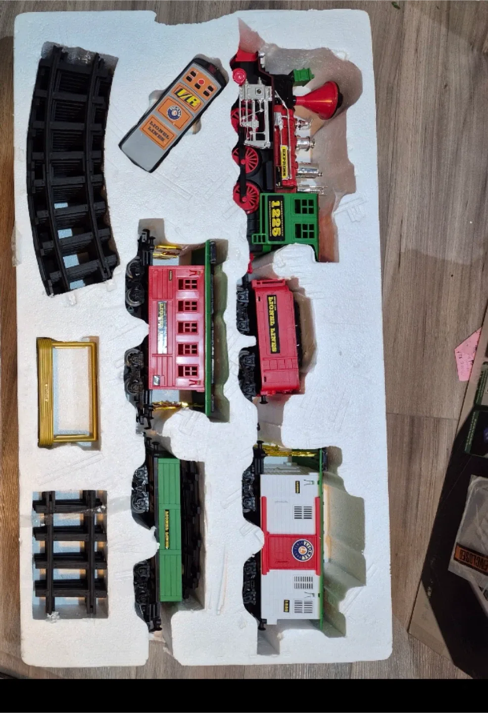 Lionel Lines Christmas Train Set G-Gauge 36 Piece image indicator(2)