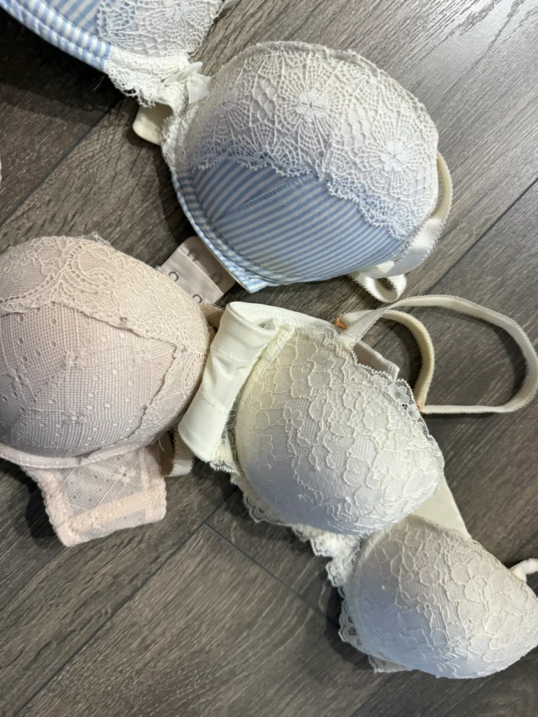 Japan& Korea Push up Bras - 32BAssorted Colours image indicator(2)